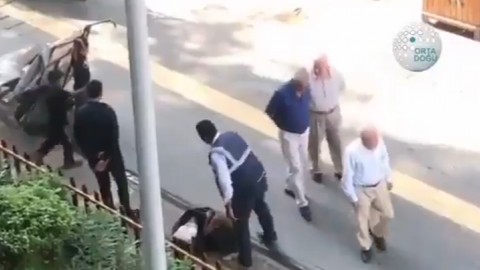 Zabıta memuru, kağıt toplayıcısı çocuğu dövdü!