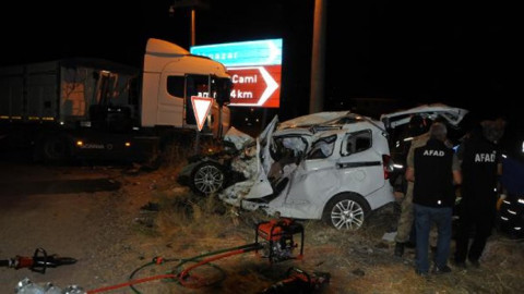 Tunceli'de TIR ile çarpışan hafif ticari araçtaki 4 kişi öldü
