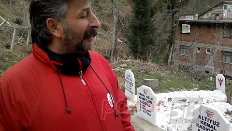 Gören bir daha bakıyor: Mezar taşlarına CHP amblemini koydurdu