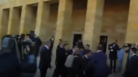 Anıtkabir’de büyük saygısızlık! ‘Recep Tayyip Erdoğan’ sloganları attılar