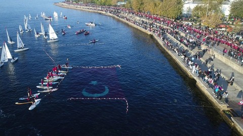 Kadıköy'de duygulandıran anlar... Ata'ya Saygı Zinciri