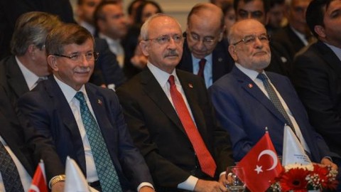 Kılıçdaroğlu ve Davutoğlu aynı etkinlikte