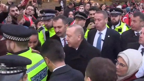 Londra'da Türklerden Erdoğan'a karşılama