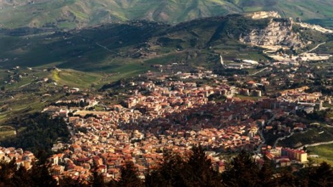 Akdeniz'deki bu kasabaya taşınana ev bedava! Üstelik para desteği de sağlanacak