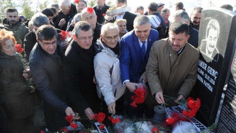 Kamer Genç, mezarı başında anıldı