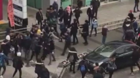 İstanbul'da dehşete düşüren görüntü! 50 lise öğrencisi birbirine girdi