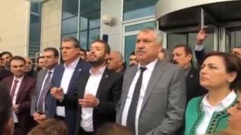 CHP Adana örgütleri Kadir Aydar'a destek için adliyede