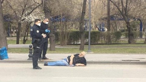 Ankara'da sokağa çıkma yasağını ihlal eden yaşlı vatandaş, eve gitmemek için yola uzandı