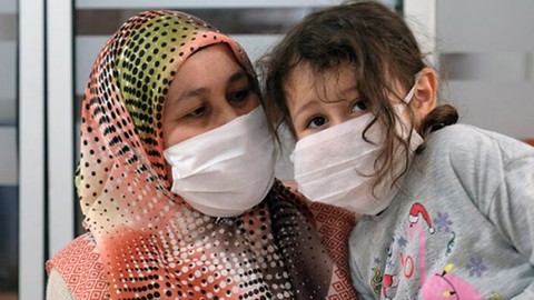 5 yaşındaki kızıyla birlikte umrede koronavirüse yakalanan hemşire taburcu oldu: Bu onun bir imtihanı