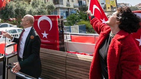 Tunç Soyer 23 Nisan'da çocuklar gibi şendi