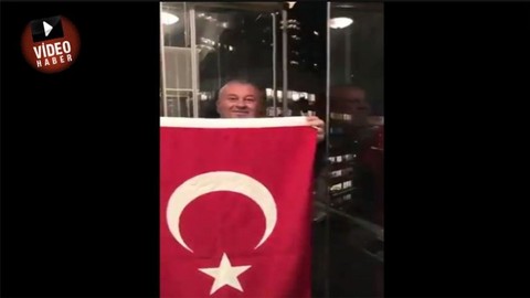 İstiklal Marşı'nı okumakta zorlanan MHP'li Cemal Enginyurt sosyal medyanın diline düştü