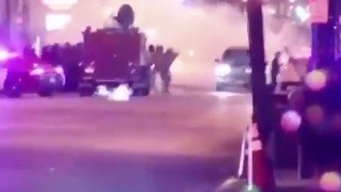 ABD'de bir sürücü protestocuların üzerine cipini sürdü