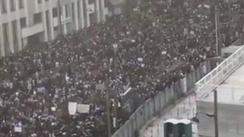 Paris'te ırkçılık karşıtı dev yürüyüş
