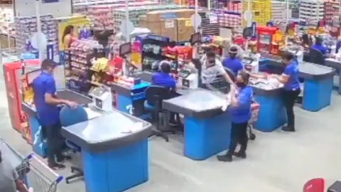 Brezilya’da süpermarket rafları domino taşı gibi devrildi: 1 ölü, 8 yaralı