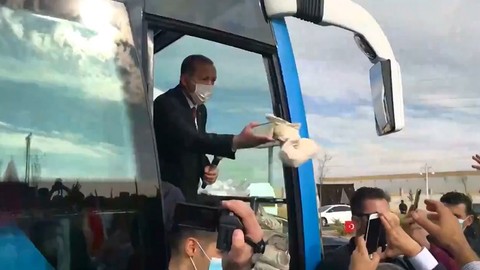 Erdoğan'dan 'Evimize ekmek götüremiyoruz!' diyen esnafa: Al bu keyif çayını iç