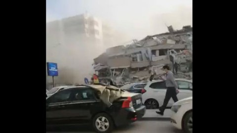 İzmir depremi sonrası yıkım görüntüleri