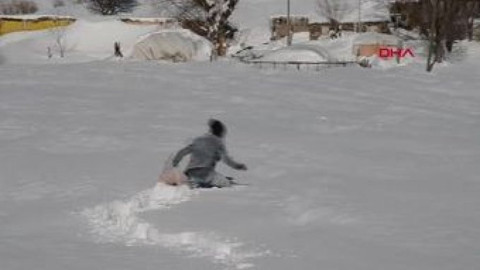Muş'ta 1 metre karın 1 haftada geçit verdiği yolda, duygulandıran buluşma