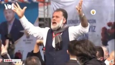 AKP kongresinde ilginç anlar! İşte Erdoğan'dan öpücükler gönderen parti üyesine yanıtı