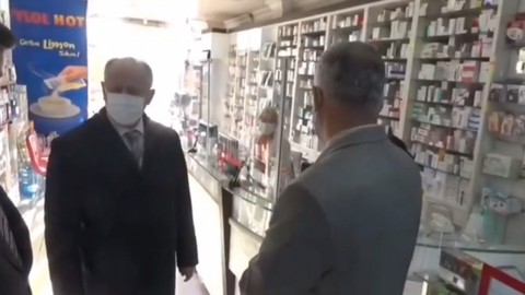 'Lebaleb' kongreler değil su içmek yasak! AKP'li kaymakamdan pes dedirten eczane baskını