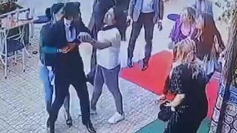Gelin başı ücretini fazla bulan damat ve yakınları kuaföre saldırdı!