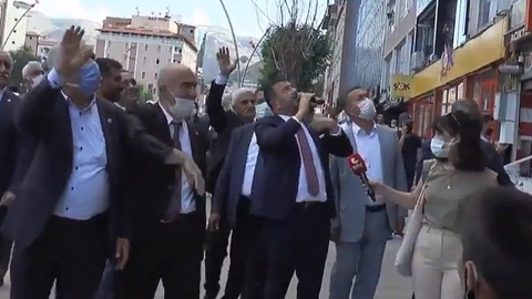 CHP'li Ağbaba mikrofonu eline alıp sokağa indi: Hükümet esnafın sesini duymayınca böyle bir yöntem geliştirdik