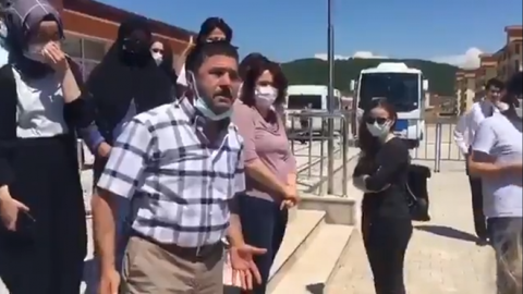 Hendek'teki patlamada oğlunu kaybeden baba böyle isyan etti: Ben oğlumu 18 kemik aldım