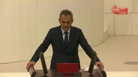 Bakanlığa atandıktan 55 gün sonra yemin etti