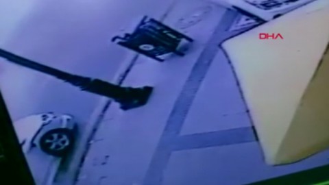 İşte Malatya'daki binanın çöktüğü anlar