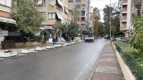 Vatandaşlar, saat 9'u 5 geçe saygı duruşunda bulundu
