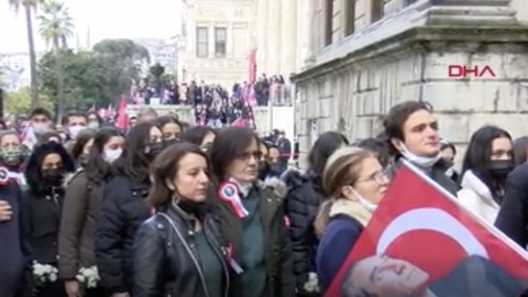 Dolmabahçe'de hayat, saat 9'u 5 geçe durdu