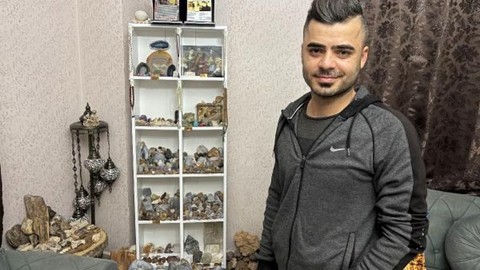 Boş zamanlarında fosil toplayan apartman görevlisi, evini müzeye çevirdi