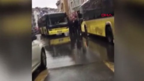 Eyüpsultan'da silah doğrulttuğu İETT otobüs şoförüne saldırdı