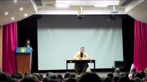 Yaşar Alptekin'in sözleri liseyi ayağa kaldırdı