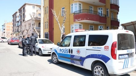 Merdivenlerden düşen adam öldü