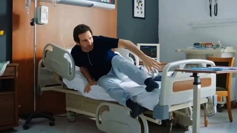 FOX TV dizisinde komadan uyanan erkeğin dolar şaşkınlığı: Daha dün 3 liraydı