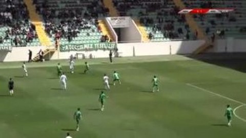 Spiker sinirden mikrofonu kırdı: Yayına devam edemiyorum