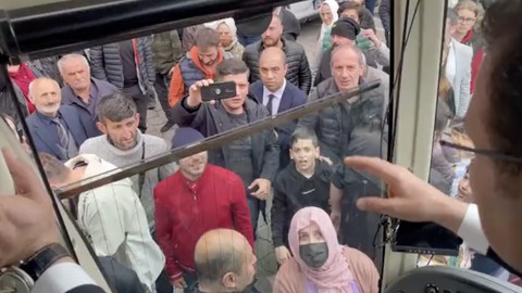 İmamoğlu, Çayeli'nde yoğun ilgiyle karşılandı: 'Seni cumhurbaşkanı yapacağız'