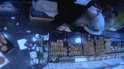 'Simit neden 4 lira' diyerek fırıncıyı dövdü!