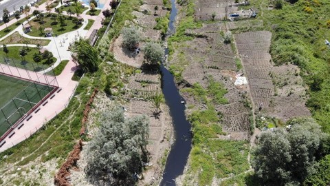 Arnavutköy'de siyah akan dere tedirginliğe neden oldu