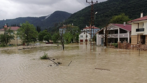 Kastamonu'nun birçok ilçesinin ulaşım yolu trafiğe kapatıldı