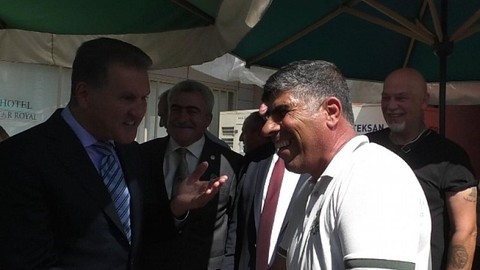 Mustafa Sarıgül'ün selam verdiği vatandaş gülme krizine girdi