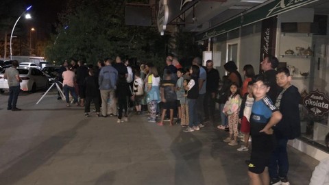 Erzincan'da gece yarısı uzay gözlemi kuyruğu