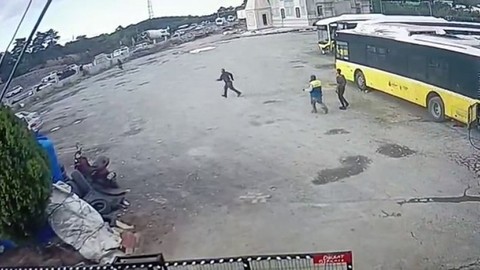 Özel halk otobüslerinin aküsünü çaldılar