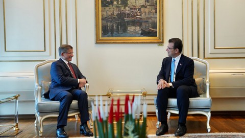 Davutoğlu'ndan, İmamoğlu'na destek