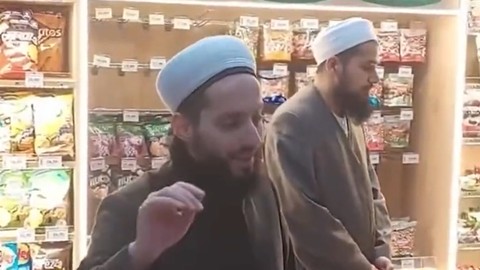 Tebliğciler, tekel bayi sahibinin sorusuna 'iftira' diyerek dükkandan çıktı