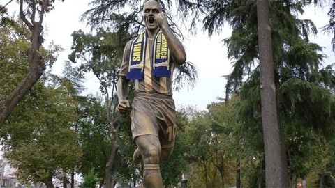 Alex'e tepki yağdı: Heykelinin kaldırılması için başvuru yapılacak!