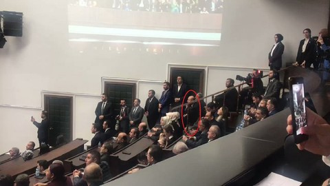 Gündem olmuştu: Soylu AKP grubunda merdivenlere oturdu, bakanlıktan açıklama geldi