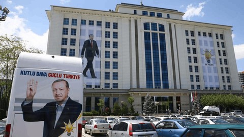 AKP kurucusu Albayrak: "Parti içinde huzursuzluk var istifalar olabilir"