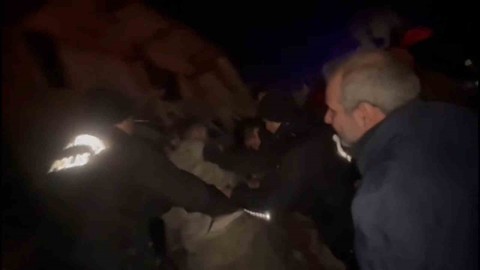 MSB: Birliklerimiz, Hatay’da bir evladımızı daha sağ salim enkaz altından çıkardı