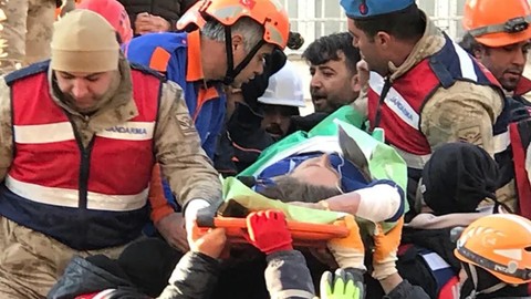Diyarbakır'da anne ve oğlu 101 saat sonra kurtarıldı